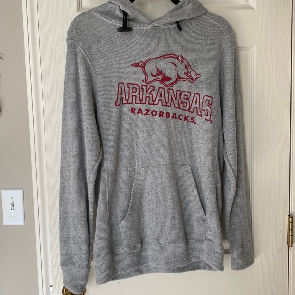 ARKANSAS RAZORBACKS HOODIE. Size S. Grey.